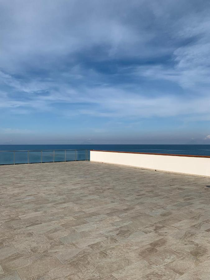 شقة La Porta Delle Eolie Capo dʼOrlando المظهر الخارجي الصورة
